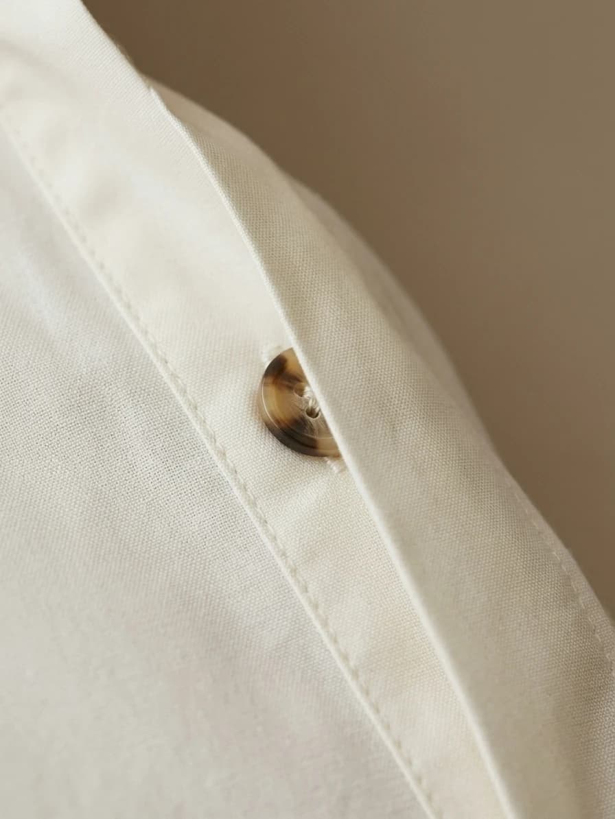 P05 Relaxed Poplin Shirt - Concealed Placket Detail